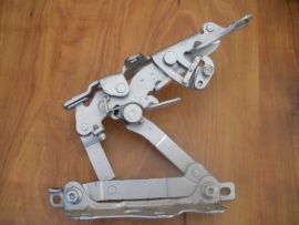 Mercedes Benz - Hood Hinge - W222